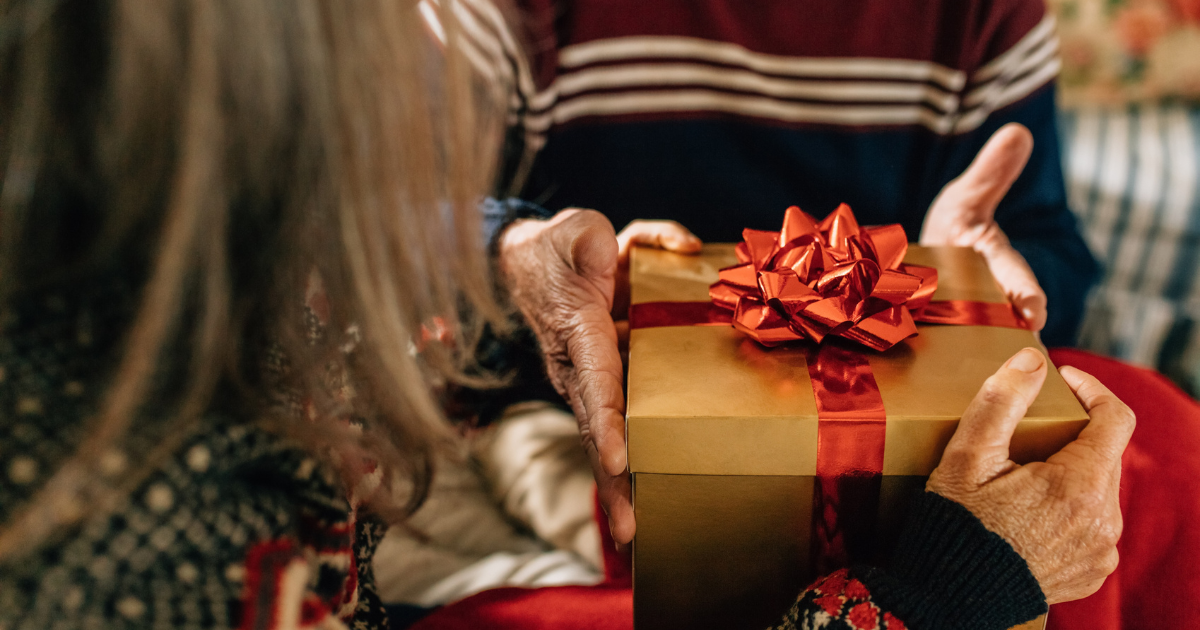 use this elderly gift guide for your loved one this year